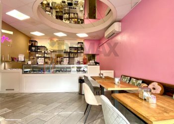 Sala da pranzo - Attività Commerciale Strada Giuseppe Garibaldi
 
29/B, Parma - foto 2