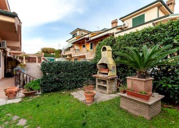 Giardino - Casa semi indipendente via Oricola
 
6C, Guidonia Montecelio - foto 9