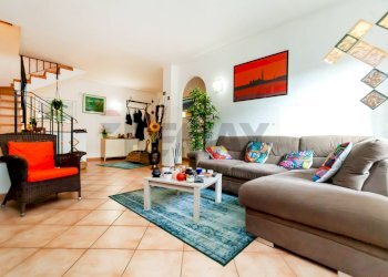 Soggiorno - Casa semi indipendente via Oricola
 
6C, Guidonia Montecelio - foto 11