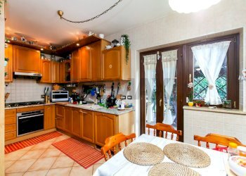 Cucina - Casa semi indipendente via Oricola
 
6C, Guidonia Montecelio - foto 16