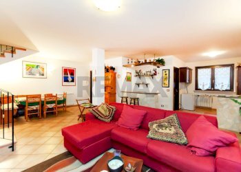 Sala da pranzo - Casa semi indipendente via Oricola
 
6C, Guidonia Montecelio - foto 24