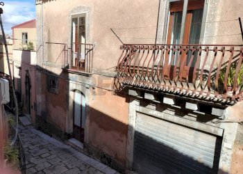 Edificio all\'aperto - Casa indipendente via Gioeni
 
12/14, Chiaramonte Gulfi - foto 3