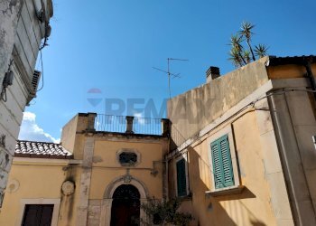 Edificio all\'aperto - Casa indipendente via Gioeni
 
12/14, Chiaramonte Gulfi - foto 17
