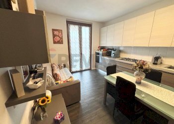 Soggiorno con cucina a vista - Bilocale Via Magrera
 
42, Roncaro - foto 3