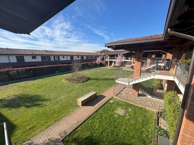 Foto 1 - Trilocale via colombarolo
 
7, San Martino Siccomario - foto 1