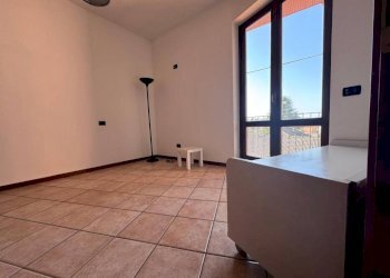 Stanza non arredata - Appartamento Maggiora - foto 7