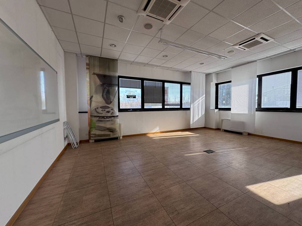 Ufficio - Office via Novara, Borgomanero - photo 2