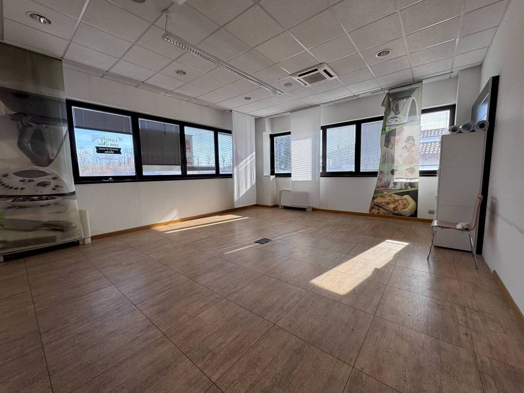 Ufficio - Office via Novara, Borgomanero - photo 3