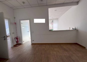 Interno non residenziale - Office via Novara, Borgomanero - photo 1