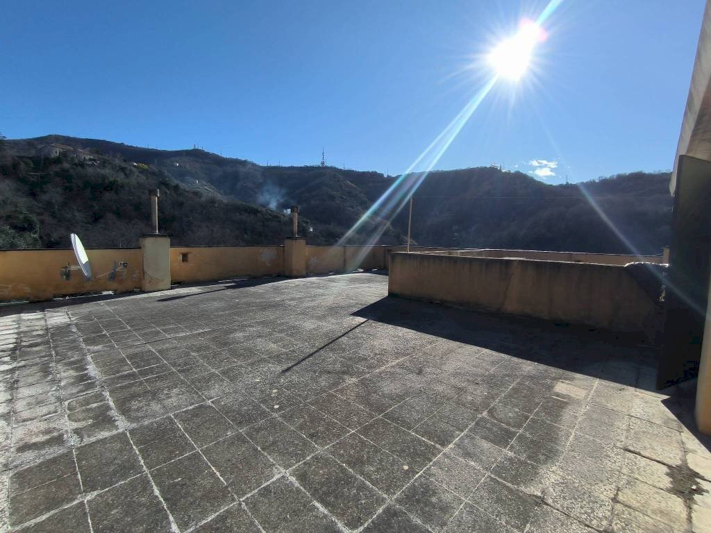 Terrazzo - Three-room apartment via Sergio Piombelli, Genova (neighborhood Sampierdarena) - photo 2