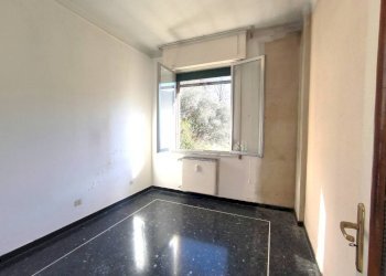 Camera da letto - Trilocale via Sergio Piombelli, Genova (zona Sampierdarena) - foto 12