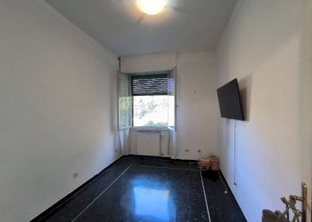 Camera da letto - Trilocale via Sergio Piombelli, Genova (zona Sampierdarena) - foto 23