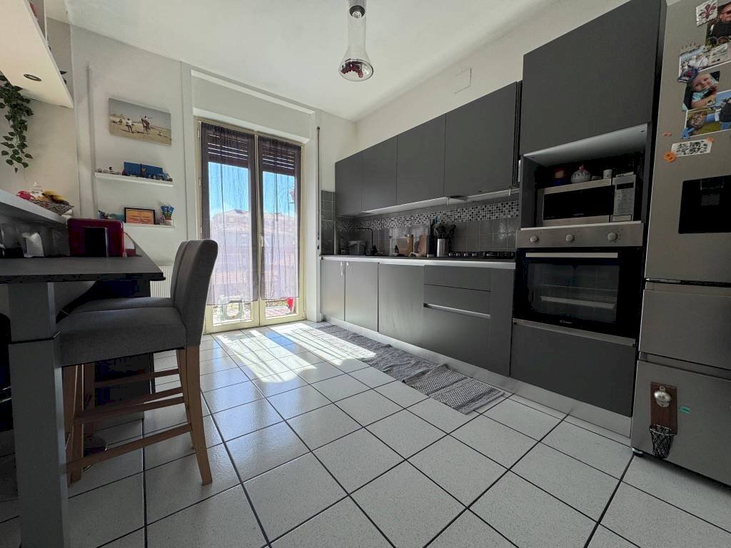 Cucina - Appartamento via Piero Gobetti, 22A, Ivrea - foto 2