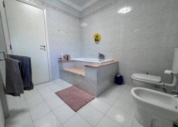 Bagno - Appartamento via Piero Gobetti, 22A, Ivrea - foto 34