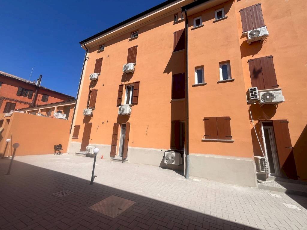 Facciata - Trilocale via del Greto, 1, Bologna (zona Borgo Panigale) - foto 2