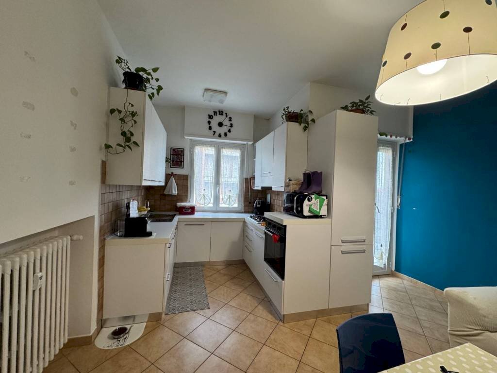 Cucina - Trilocale via Montebello, 47, Pinerolo - foto 1