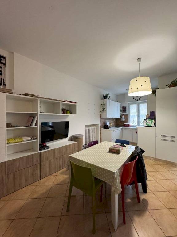 Cucina - Trilocale via Montebello, 47, Pinerolo - foto 2