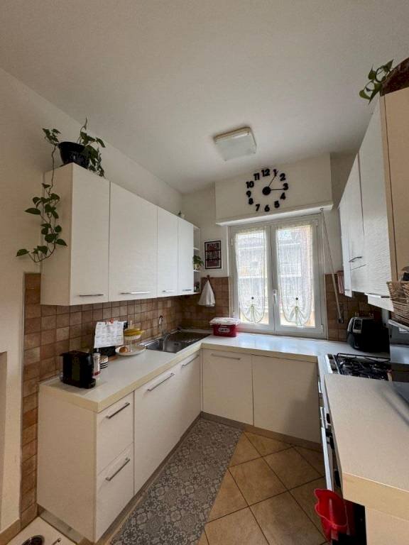 Cucina - Trilocale via Montebello, 47, Pinerolo - foto 3