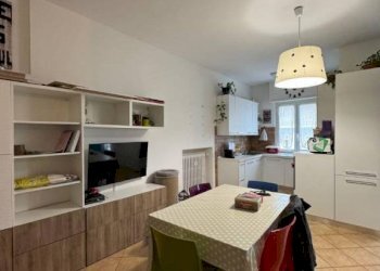 Cucina - Trilocale via Montebello, 47, Pinerolo - foto 2