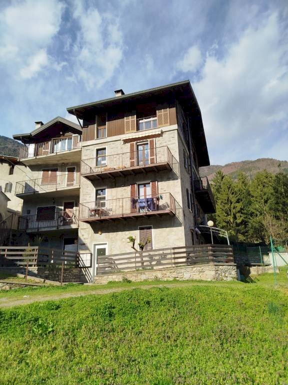 Facciata - Trilocale via Privata Enrico Toti, Berbenno di Valtellina - foto 3