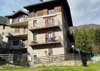 Facciata - Trilocale via Privata Enrico Toti, Berbenno di Valtellina - foto 3