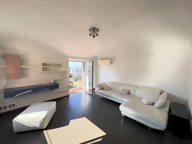 Salone - Trilocale via Roberto Sarfatti, 6, Genova (zona Nervi) - foto 2