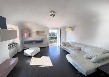 Salone - Trilocale via Roberto Sarfatti, 6, Genova (zona Nervi) - foto 1