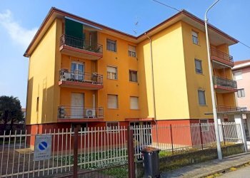 Facciata - Bilocale via Raffaello Sanzio, 9, Trecate - foto 1