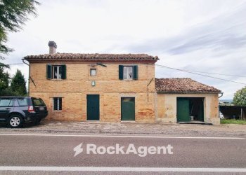 Facciata - Rustico Frazione Montale, 136, Arcevia - foto 2