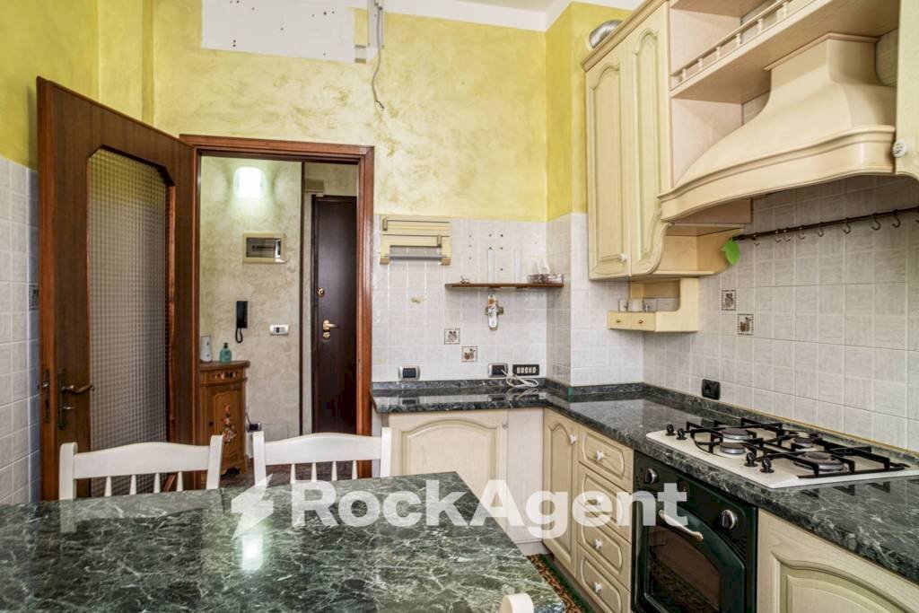 Cucina - Trilocale via Palestro, 55, Mede - foto 1