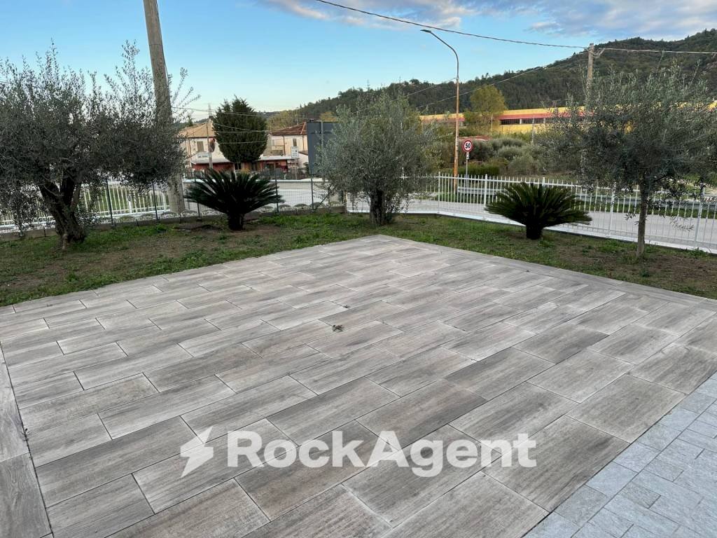 Giardino - Negozio via del Villino, Alanno - foto 2