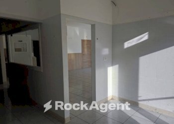 Interno palazzo - Negozio via del Villino, Alanno - foto 12