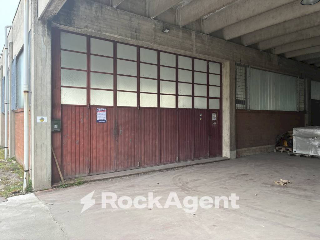 Box auto - Capannone strada Statale per Voghera, Tortona - foto 1