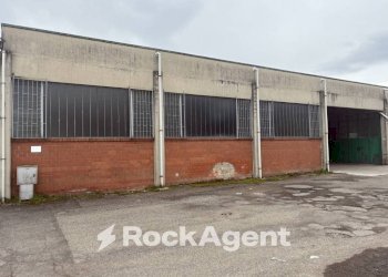 Cortile interno - Capannone strada Statale per Voghera, Tortona - foto 3