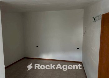 Stanza non arredata - Two-room apartment via del Villino, Alanno - photo 8
