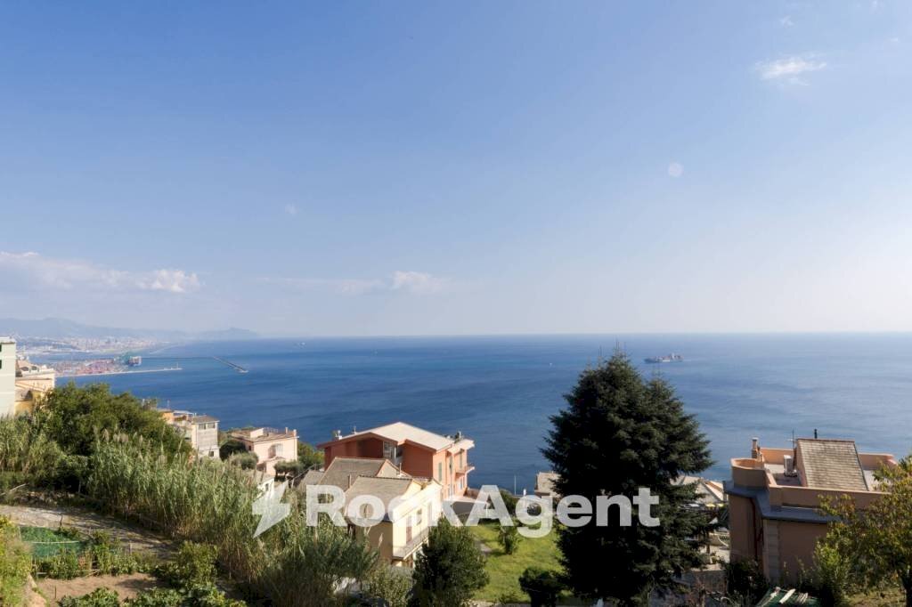 Vista - Trilocale via Campenave, 76, Genova (zona Voltri) - foto 2