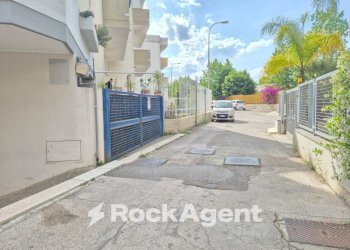 Cortile interno - Garage - Autosilos - Parking via la Sorsa S., 10, Bitritto - photo 18