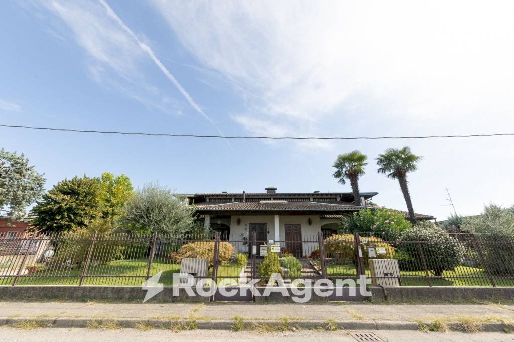 Facciata - Villa via E. H. Grieg, Saronno - photo 2