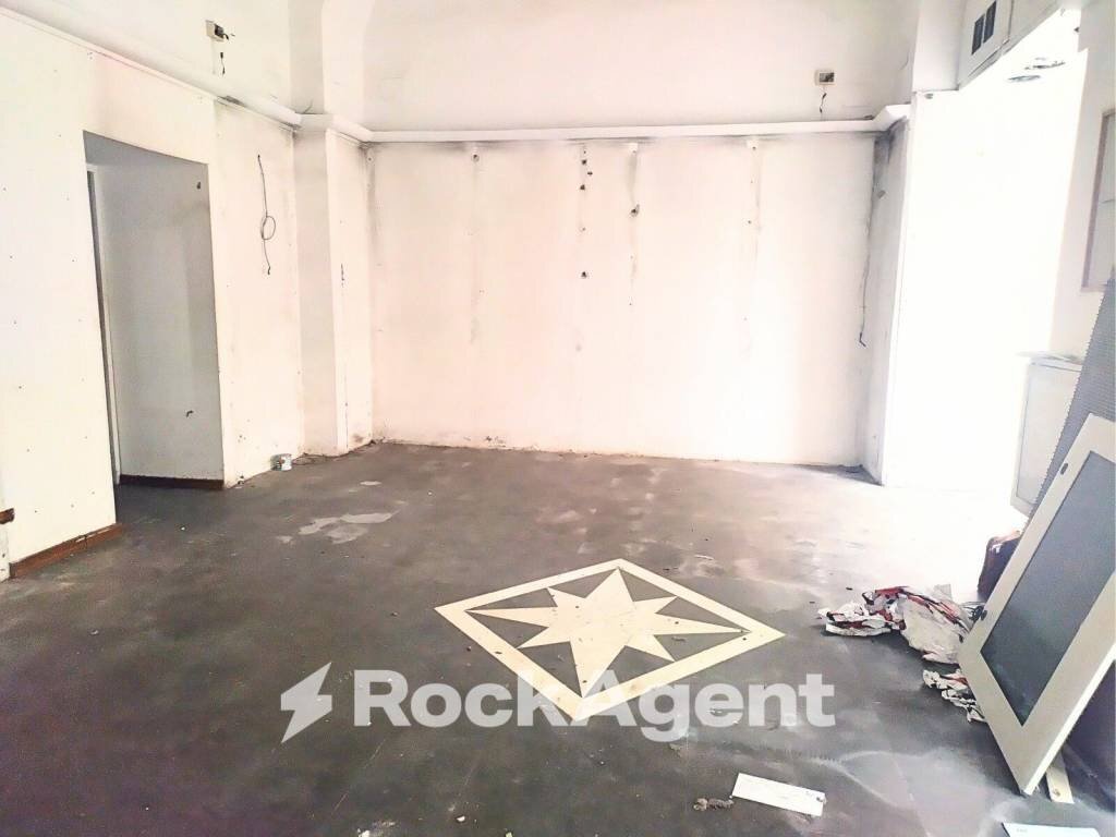 Magazzino - Negozio via Nazionale, 182, Roma (zona Centro Storico) - foto 2