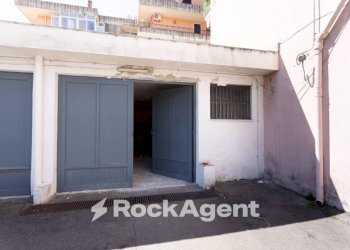 Facciata - Magazzino via Lorenzo Maddem, 32, Acireale - foto 1