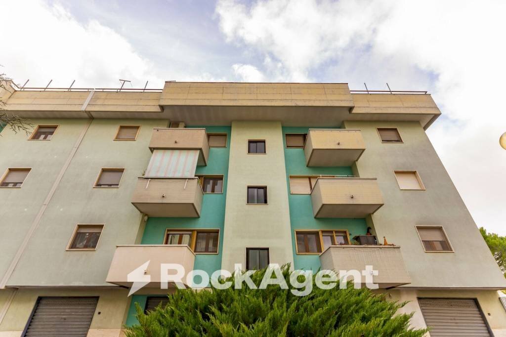 Facciata - Trilocale via dell'Annunciazione, 4, Gravina in Puglia - foto 3