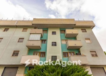 Facciata - Trilocale via dell'Annunciazione, 4, Gravina in Puglia - foto 3