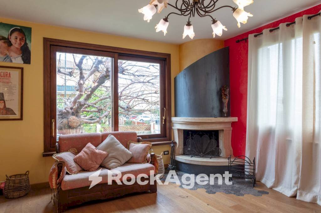 Salone - Villa via Perugia, 2A, Castagneto Carducci - foto 3