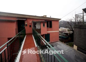 Balcone - Trilocale via Campodonico, 35, Genova (zona Bolzaneto) - foto 1