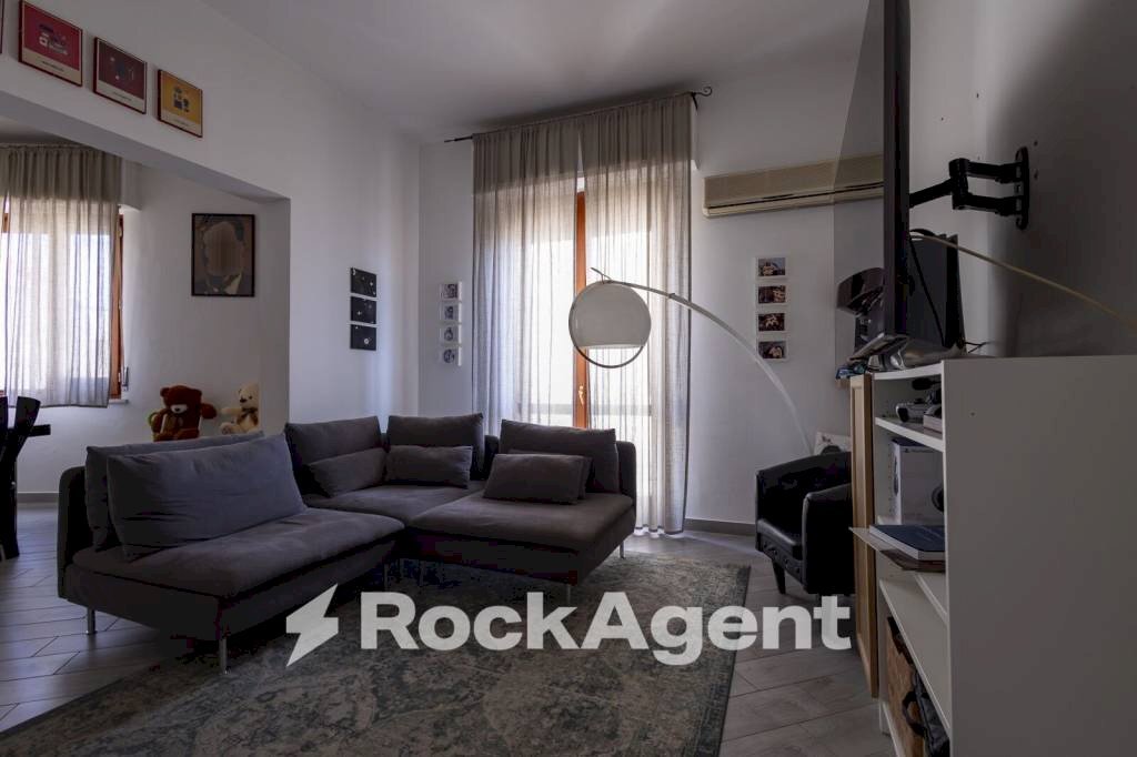 Salone - Trilocale piazza Duomo, 3, Catanzaro - foto 2