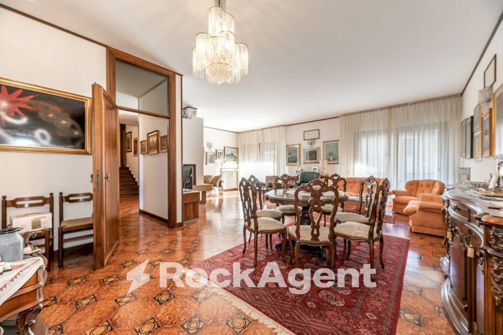 Salone - Villa via Torino, 20, Selvazzano Dentro - foto 1