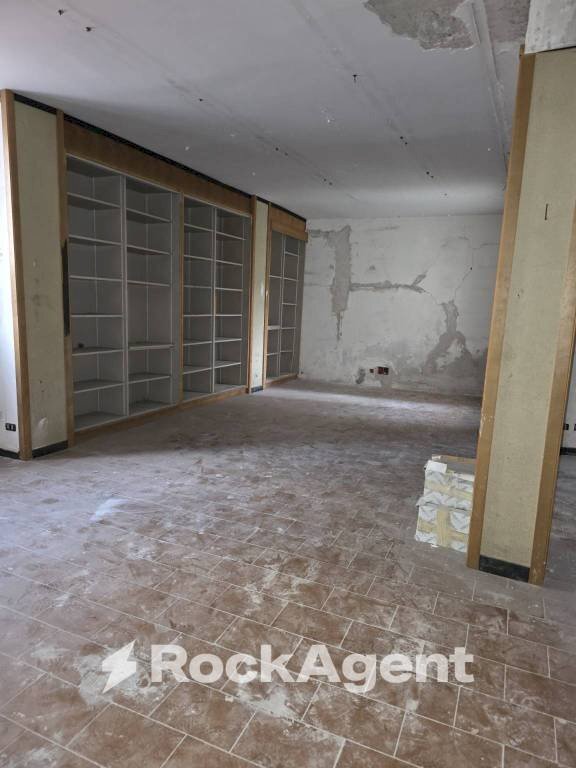 Stanza non arredata - Ufficio via Giacomo Matteotti, 29, Pozzuoli - foto 3