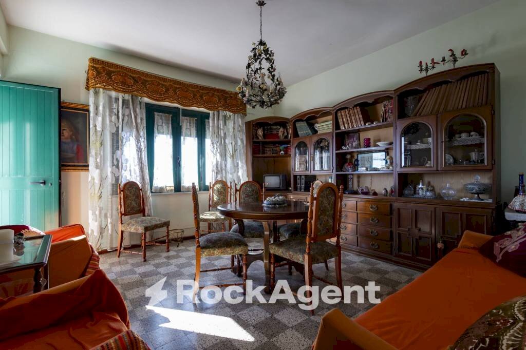 Salone - Quadrilocale via Francesco Cilea, 25, Catanzaro - foto 1