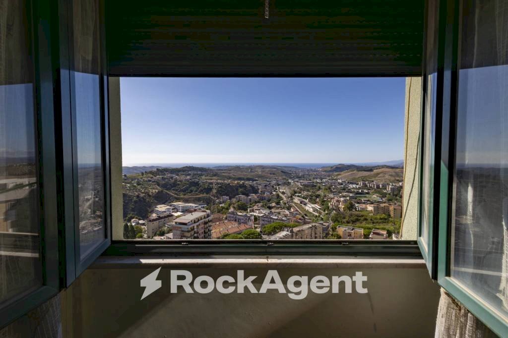 Vista - Quadrilocale via Francesco Cilea, 25, Catanzaro - foto 3