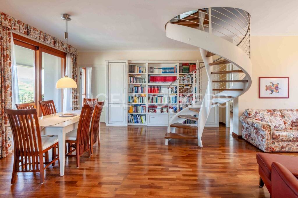 Salone - Attico strada Vedetta, Alba - foto 1